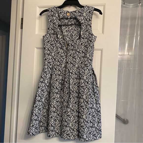 Black & White Classic Baroque Fit & Flare - Picture 6 of 8